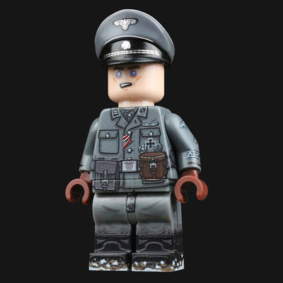 //-FF#4 Officer