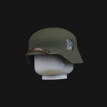 Lade das Bild in den Galerie-Viewer, WW2 Heer Stahlhelm + Kinnriemen (Lackiert)
