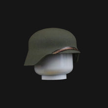 Lade das Bild in den Galerie-Viewer, WW2 Stahlhelm + Kinnriemen (Lackiert)

