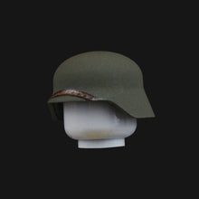 Lade das Bild in den Galerie-Viewer, WW2 Stahlhelm + Kinnriemen (Lackiert)
