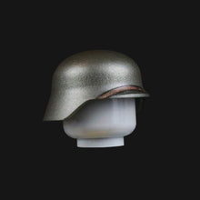 Lade das Bild in den Galerie-Viewer, WW2 Stahlhelm + Kinnriemen
